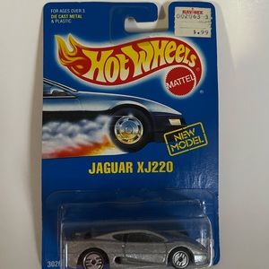 1993 Hot Wheels Blue Card No.203 Jaguar XJ220 Silver